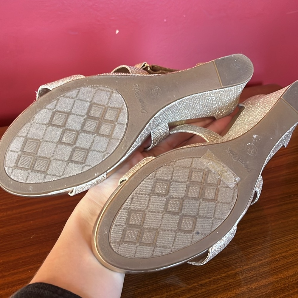 Like new Dream Paris gold sparkling Strappy sandals - Picture 11 of 16